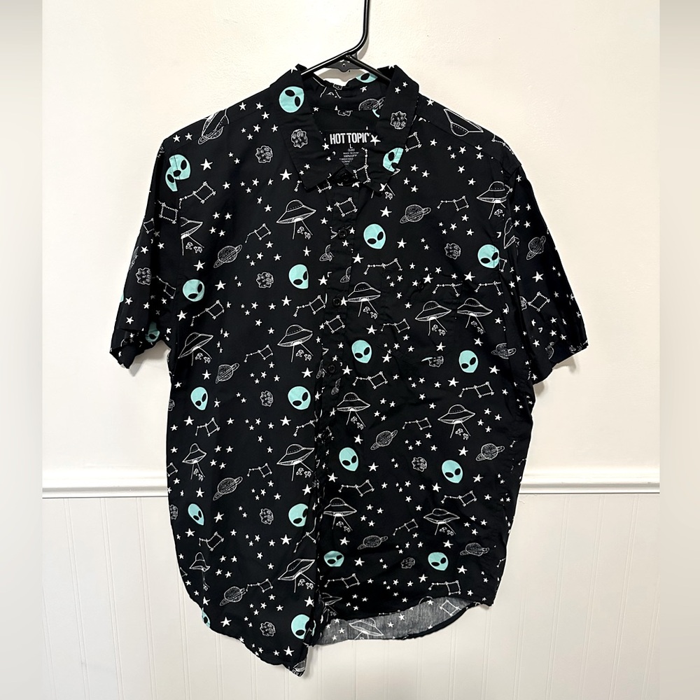Men’s Alien Casual Button Down Shirt Hot Topic